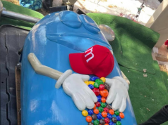 Increíble: abuelita pidió ser enterrada en un ataúd de M&M’S