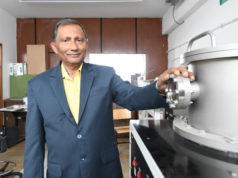 En el Instituto de Física el doctor Pal diseña y fabrica nanomateriales para biotecnología y electrónica