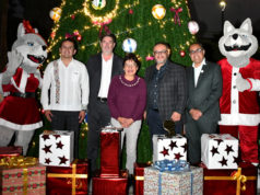 Enciende la Rectora Lilia Cedillo el Árbol de Navidad en el área de la Salud