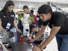 Exponen estudiantes BUAP, miembros de la IEEE, proyectos de ciencia y tecnología