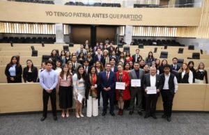 Recibe diputado Pavel Gaspar a estudiantes de la BUAP que participaron en el programa “Diputado por un Día”