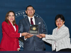 Distingue BUAP como exalumno destacado al gobernador Alejandro Armenta