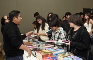 Forman BUAP y Fondo de Cultura Económica lectores responsables
