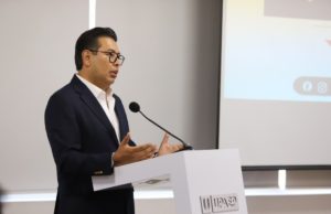 Néstor Camarillo participa en seminario de la UPAEP y refrenda su compromiso con las y los jóvenes