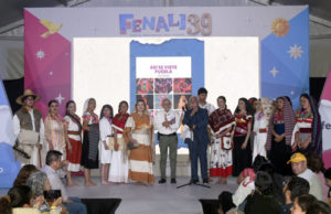 Presentan Así se viste Puebla, del maestro Elías Guerra en la FENALI 39