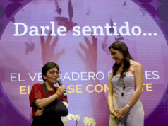 Imparte conferencia Paola Rojas en la BUAP