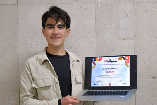 Estudiante gana medalla de bronce en Infomatrix Puebla 2026