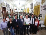 Senador Néstor Camarillo Medina dialoga con estudiantes de la Universidad Alva Edison