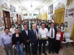 Senador Néstor Camarillo Medina dialoga con estudiantes de la Universidad Alva Edison