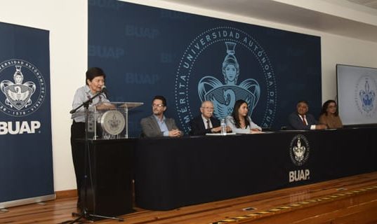 Entrega BUAP constancias de capacitación a servidores públicos