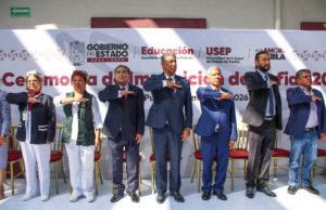 Entrega SEP cofias y distintivos a estudiantes de la USEP