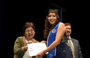 Reconoce Rectora Lilia Cedillo compromiso social de egresados de Economía y Finanzas