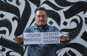 Comparte investigador BUAP caligrafía gótica mexicana en ATypI Stanford 2026