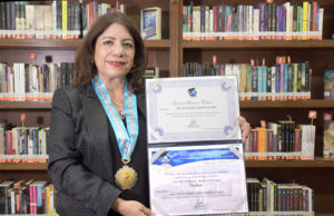 Académica de FFyL-BUAP recibe Doctorado Honoris Causa por la OIICE