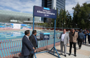 Colocan primera piedra del techado de la alberca olímpica en el Centro Acuático Universitario BUAP