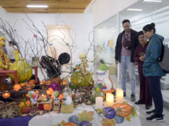 Universidad para Adultos BUAP celebra la tradición del Día de Muertos